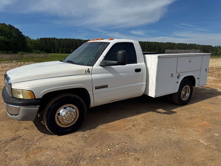 2002-dodge-ram-3500-image-1