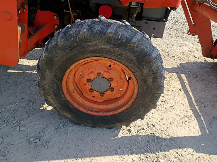 2001-kubota-l4300-image-47