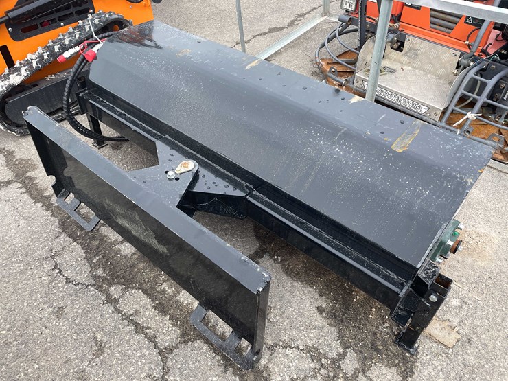 #7047-•-unused-61"-angle-skid-steer-sweeper-broom-(o10)-image-6