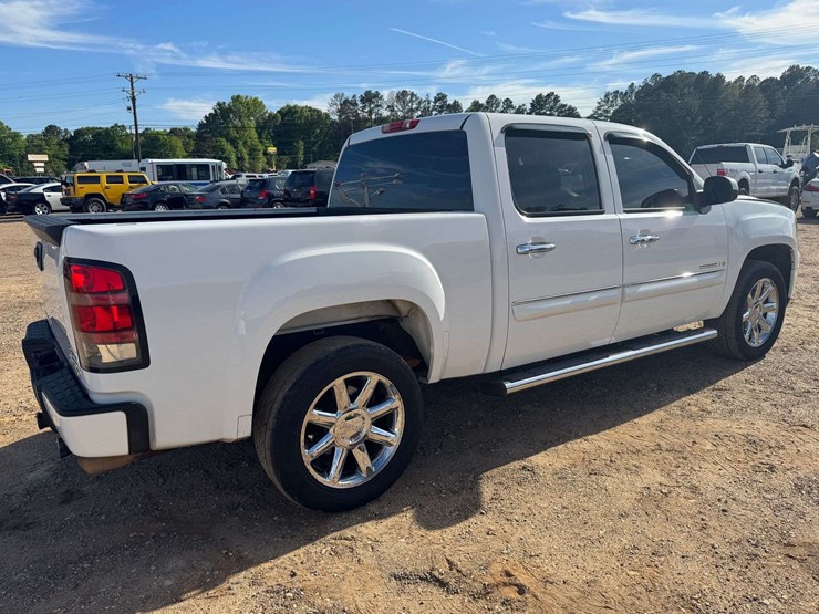 2007-gmc-sierra-1500-denali-image-3