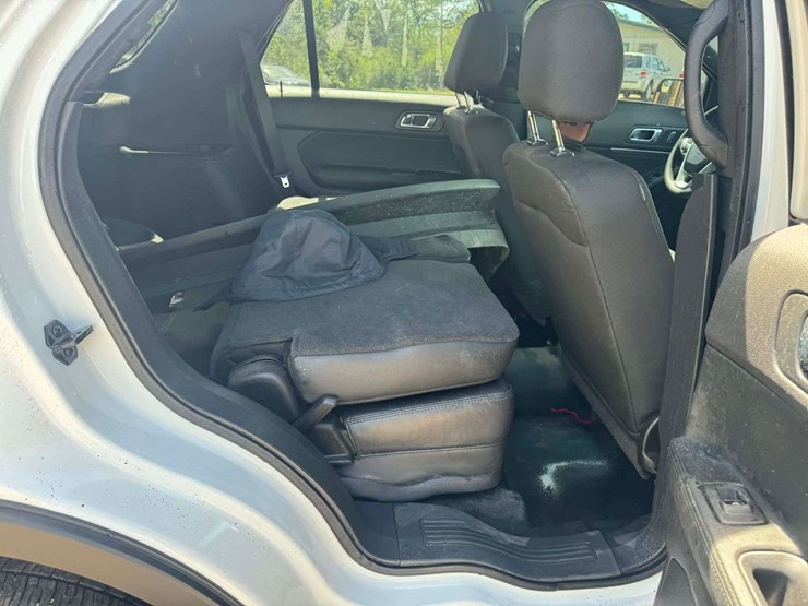 2015-ford-explorer-image-14