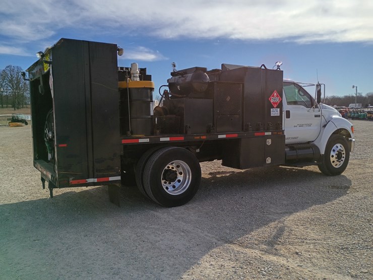 2005-ford-f750-image-12