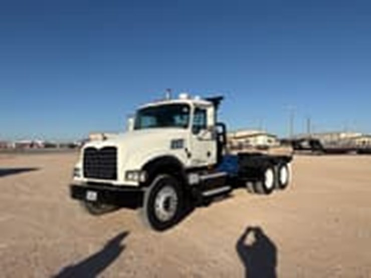 2009-mack-granite-gu713-image-3