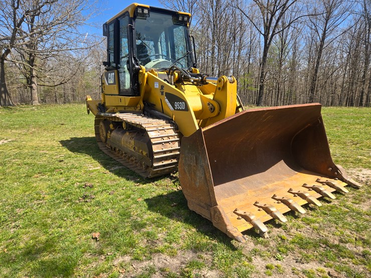 2014-caterpillar-953d-image-24