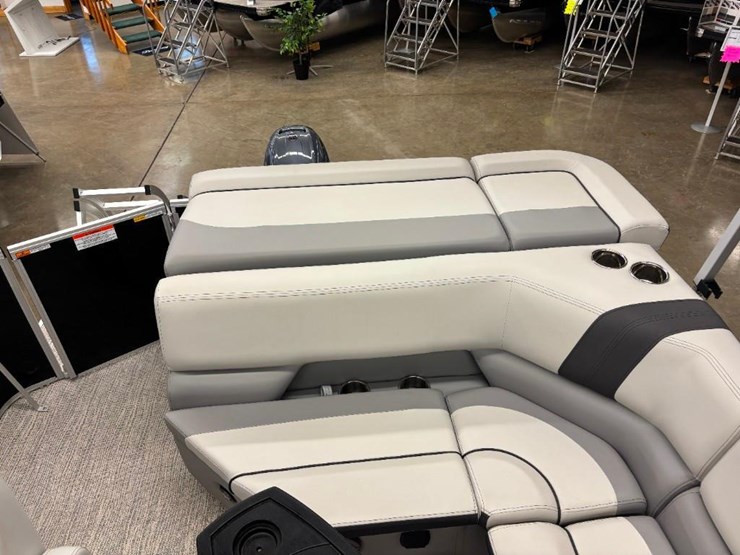 2025-g3-suncatcher-select-18c-pontoon-image-25