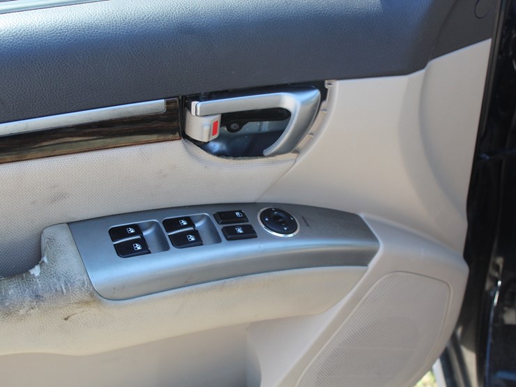 2010-hyundai-santa-fe-image-16