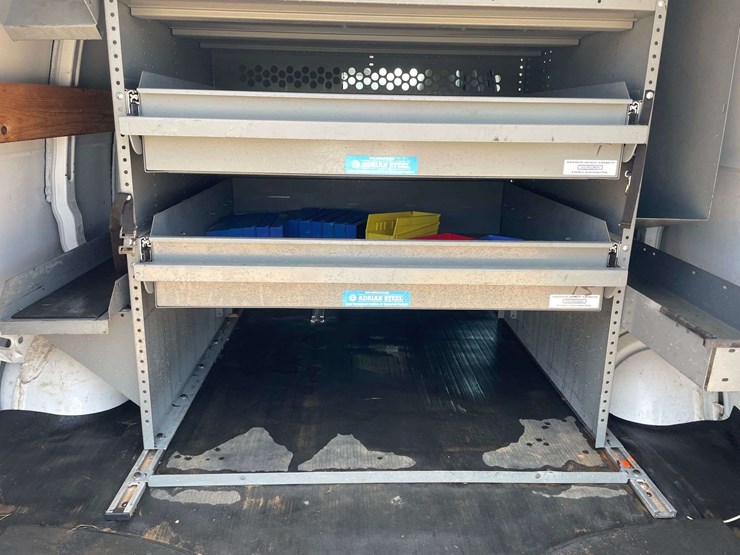 2018-chevrolet-express-2500-image-15