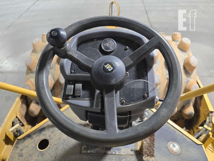 2012-caterpillar-cp56-image-18