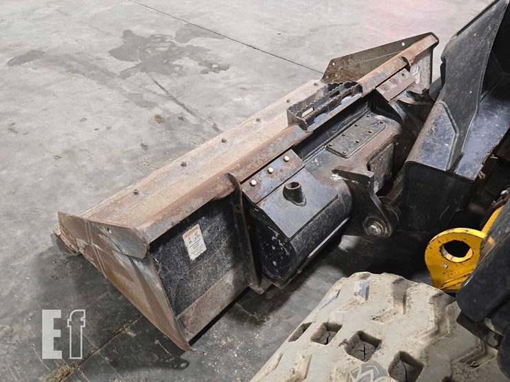 2020-jcb-3ts-8t-image-12