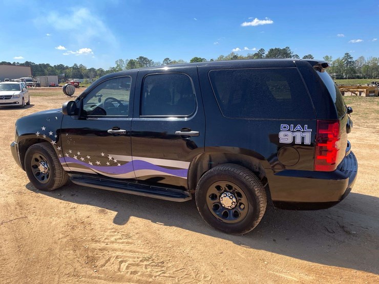 2011-chevrolet-tahoe-image-2