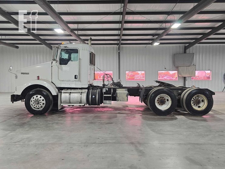 2012-kenworth-t800-image-5