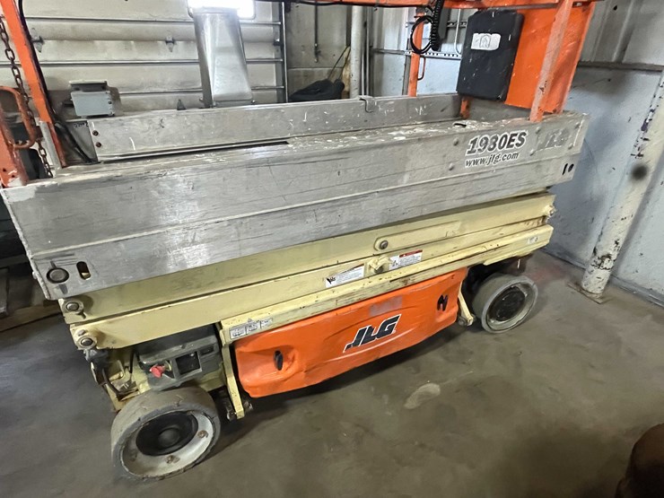 #1464-•-19'-scissor-lift-(e)-image-11