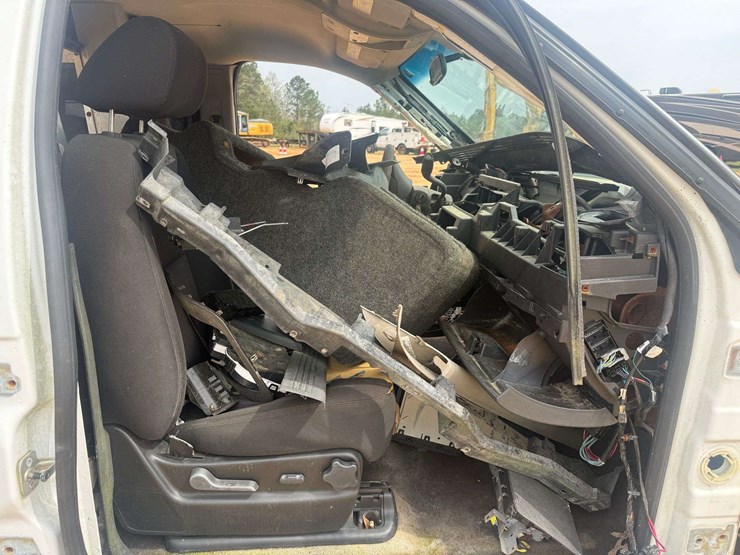 2010-chevrolet-tahoe-image-17