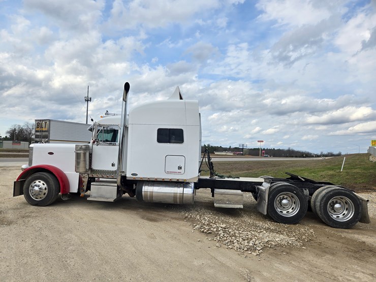 2000-peterbilt-379-image-9