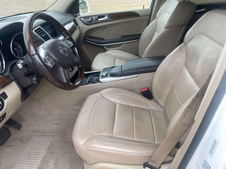 2014-mercedes-benz-gl450-image-10