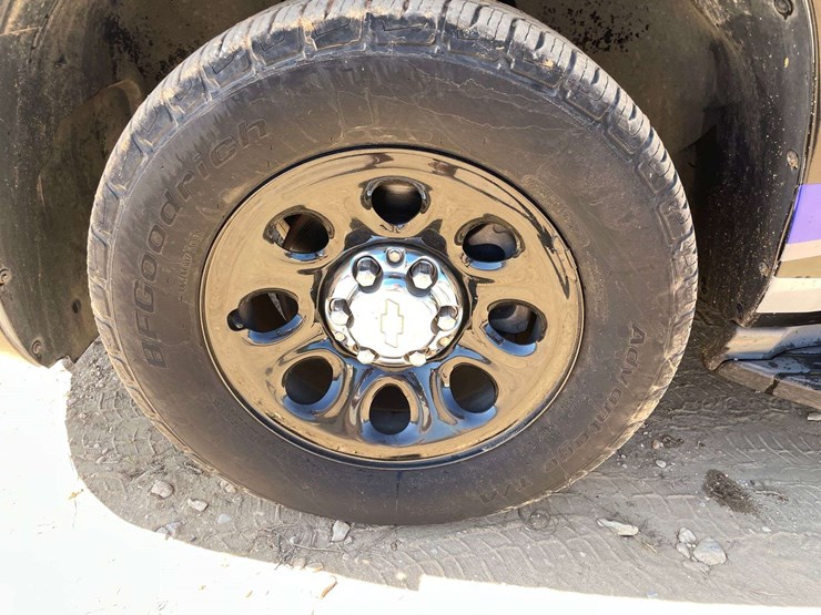 2011-chevrolet-tahoe-image-19