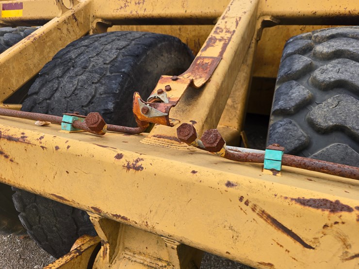 2006-deere-1812c-image-46