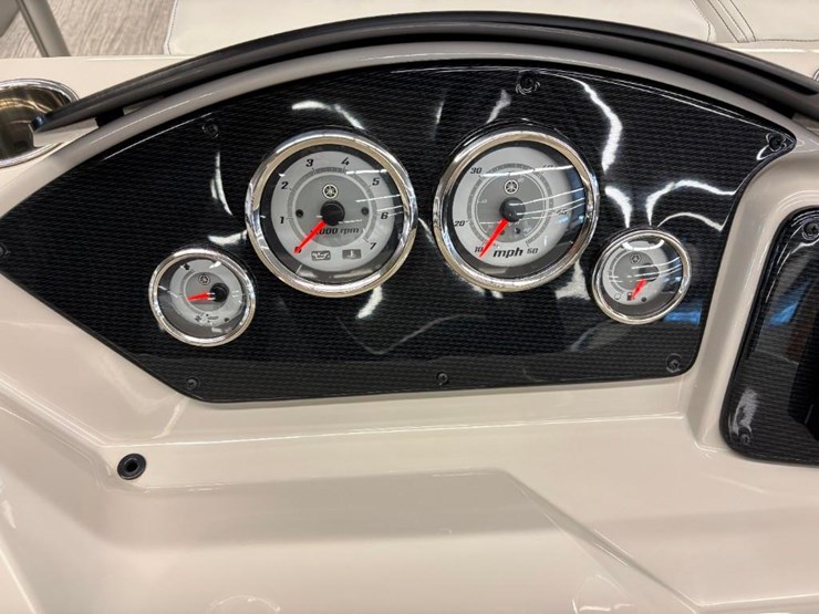 2025-g3-suncatcher-select-20rc-pontoon-image-17