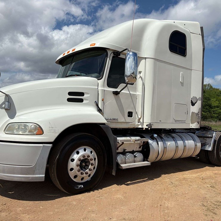 2013 MACK PINNACLE CXU613