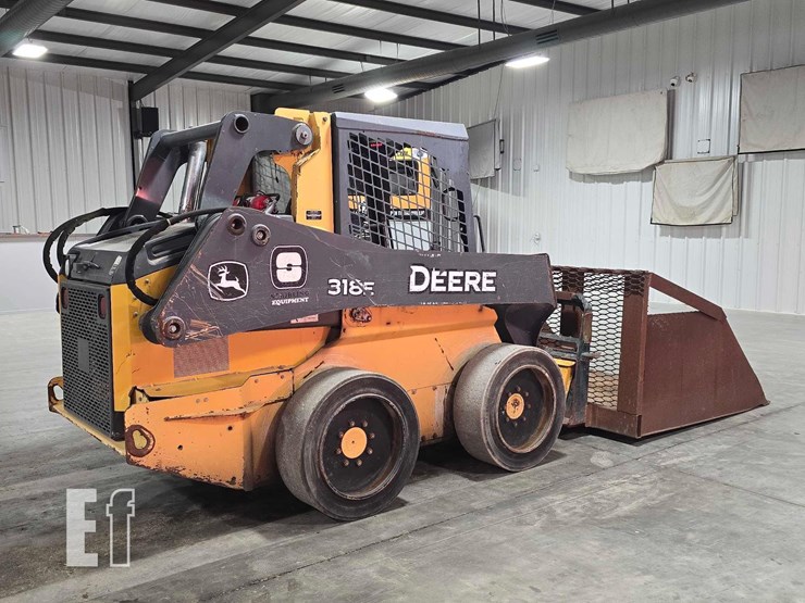 2015-deere-318e-image-3