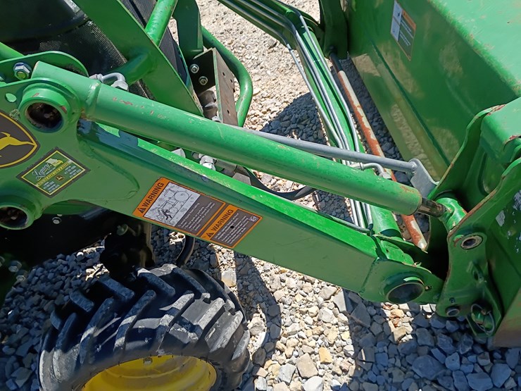 2013-john-deere-1025r-image-51