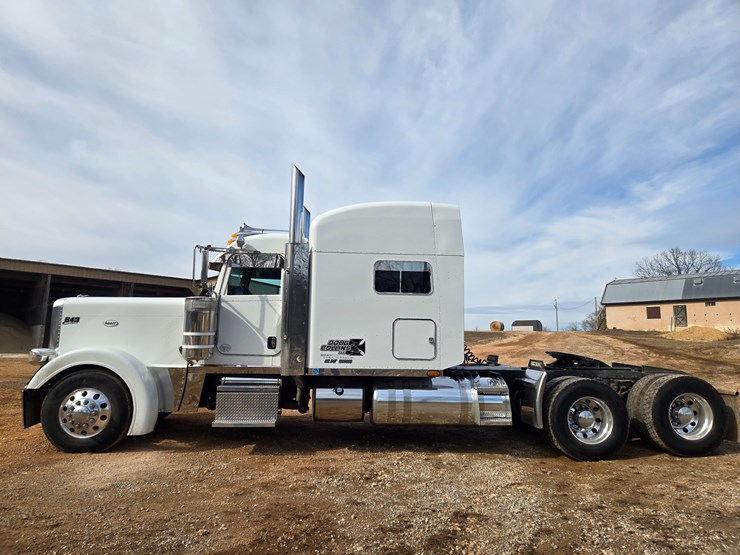 2014-peterbilt-389-image-8