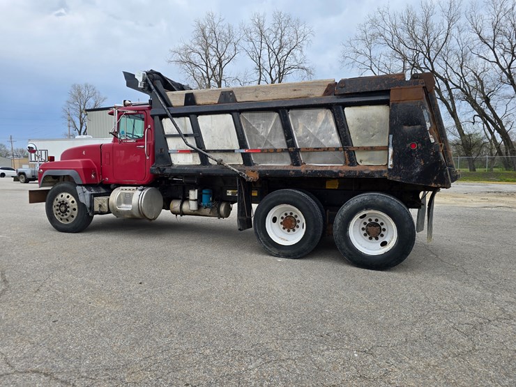 2003-mack-rd688s-image-8