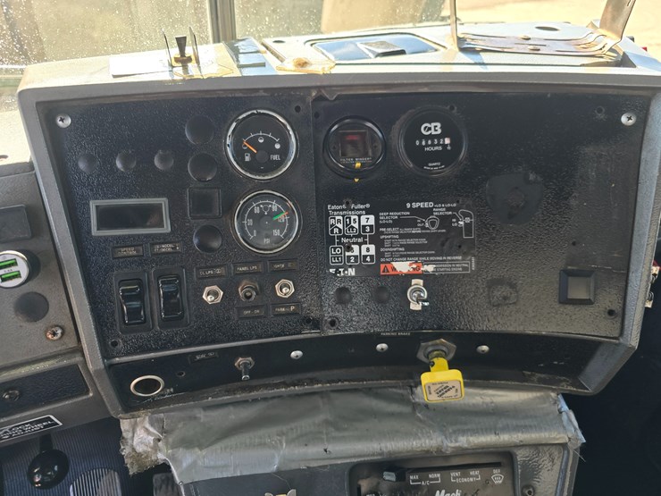 2001-mack-rd688s-image-92