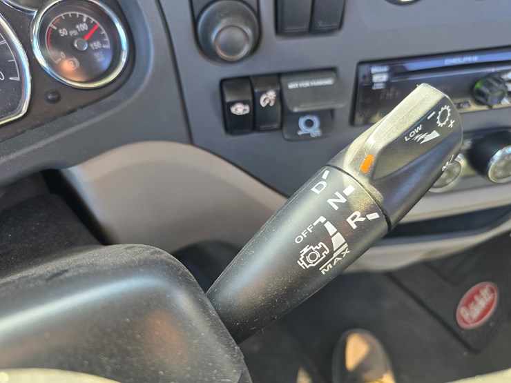 2019-peterbilt-567-image-72