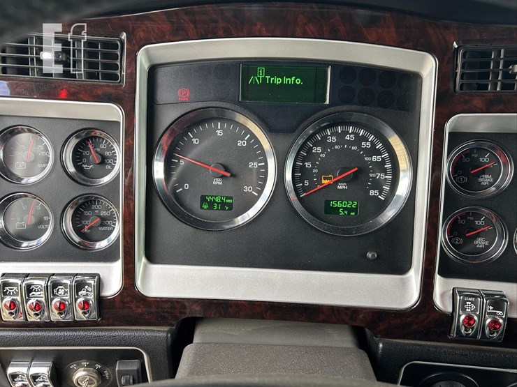 2025-kenworth-w900-image-61