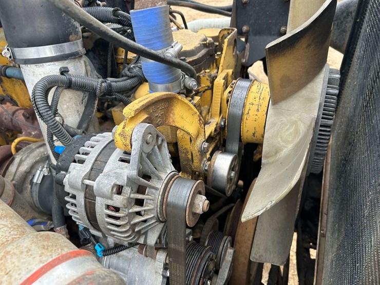 2001-peterbilt-330-image-44