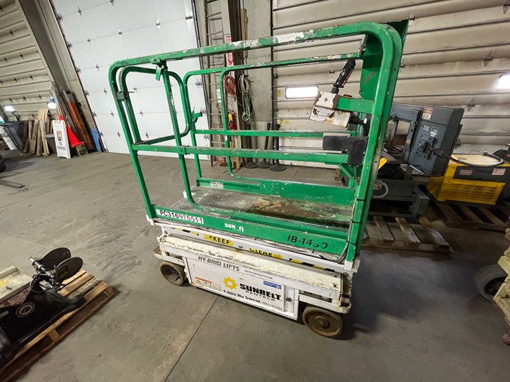 #1465-•-14'-scissor-lift-(e)-image-4