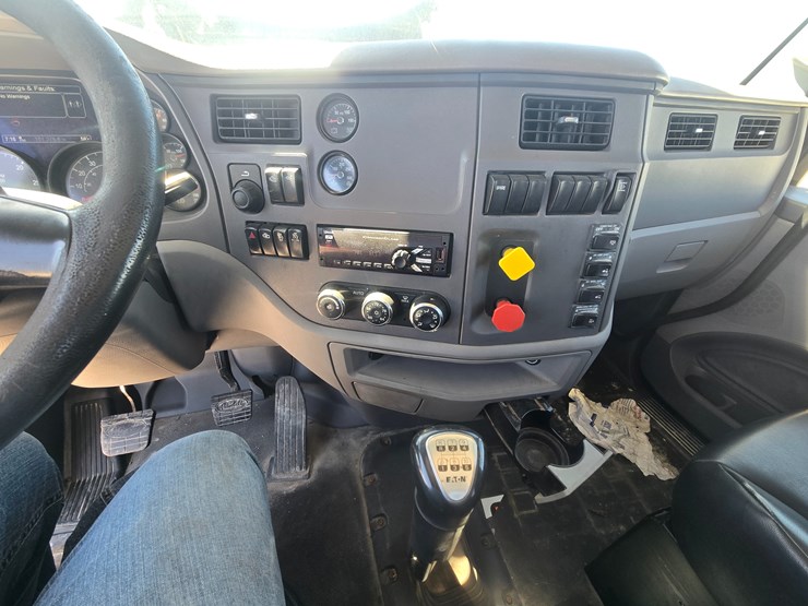 2016-peterbilt-579-image-58