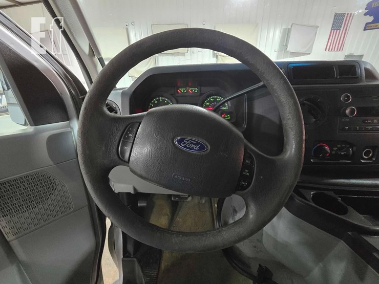 2011-ford-e350-xlt-image-10