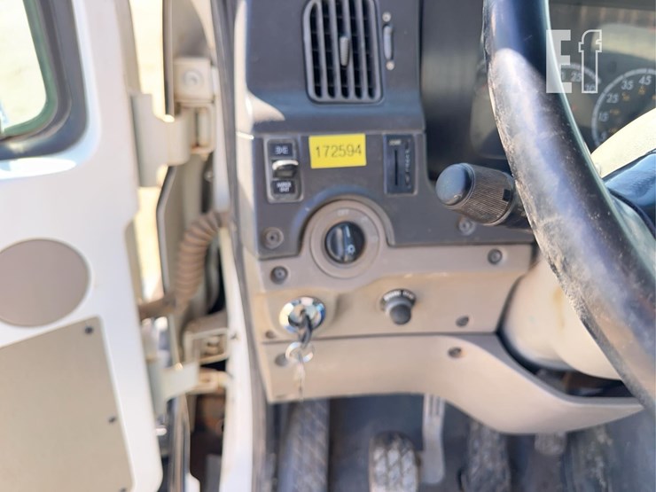 2005-sterling-lt9500-image-50