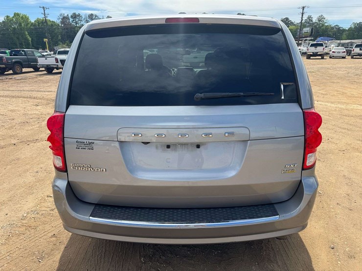 2017-dodge-grand-caravan-sxt-image-6