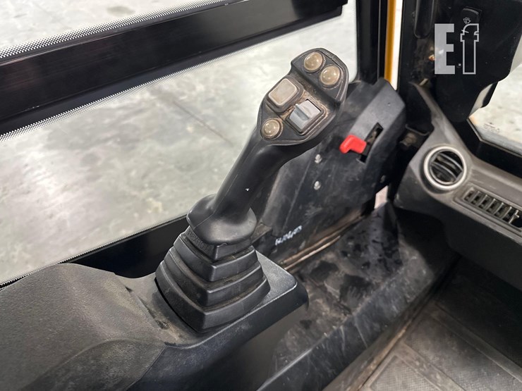 2020-jcb-3ts-8t-image-17