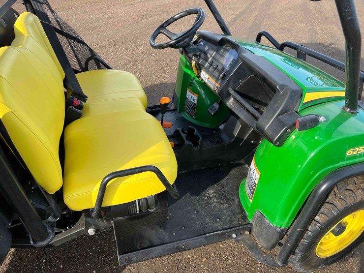 2015-john-deere-gator-image-12