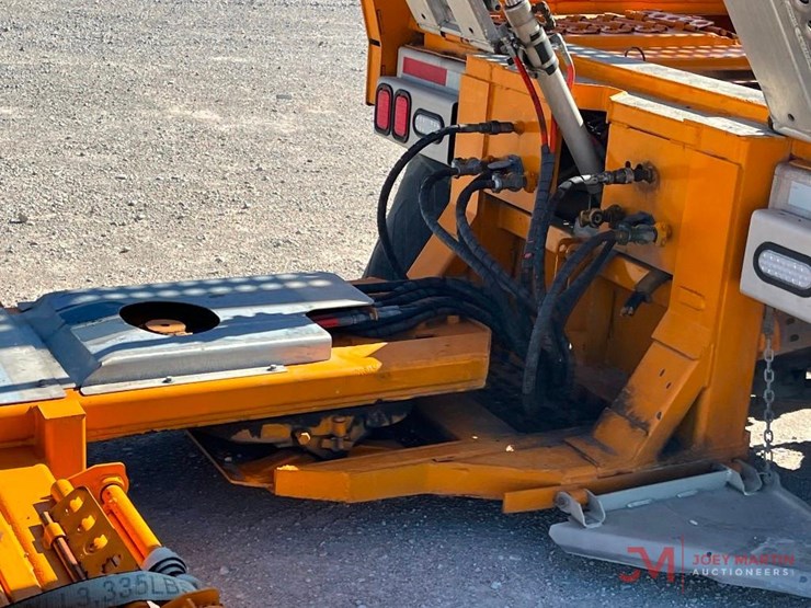 2015-peterbilt-365-image-9