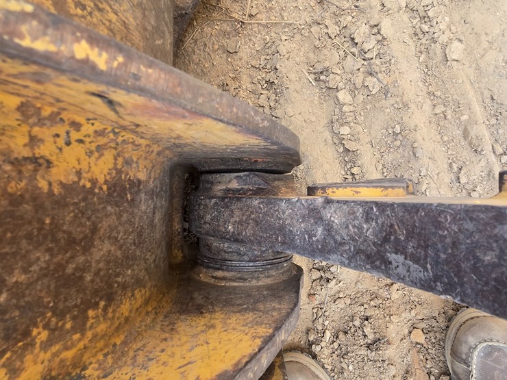 2005-caterpillar-953c-image-93