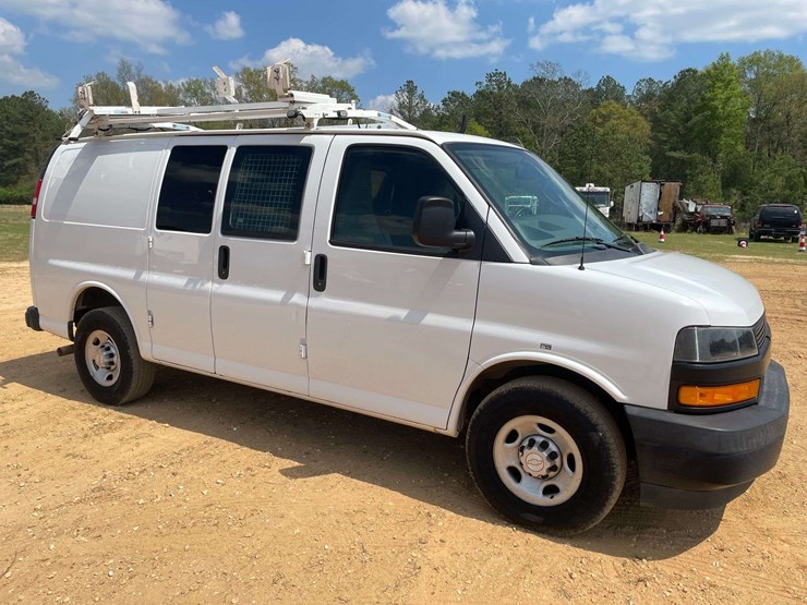 2018-chevrolet-express-2500-image-4
