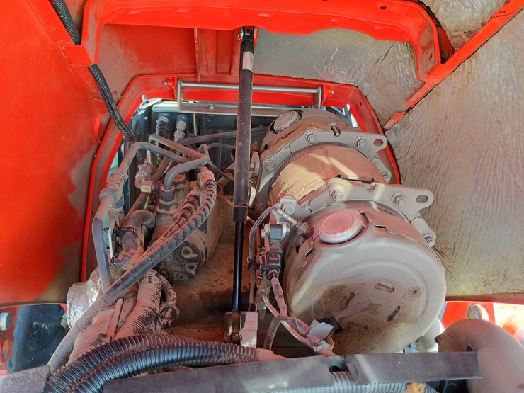 2019-kubota-m7060-image-19