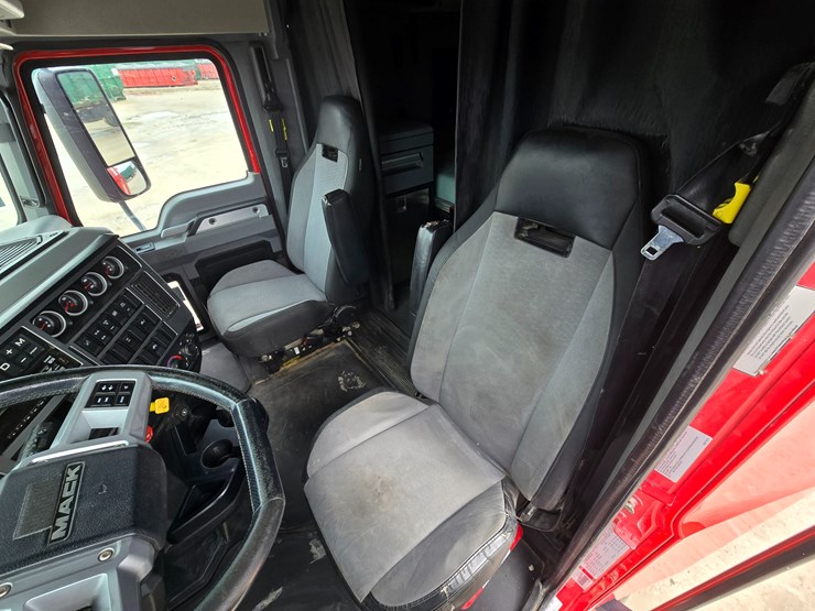 #22592-•-2019-mack-anthem-sleeper-truck-image-43