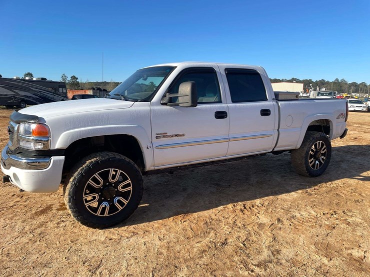 2003-gmc-sierra-2500-image-1