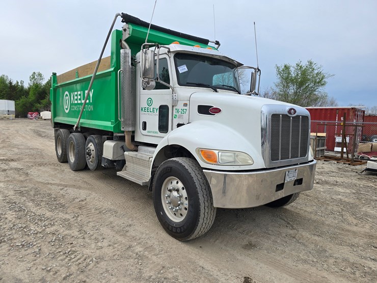 2017-peterbilt-348-image-21