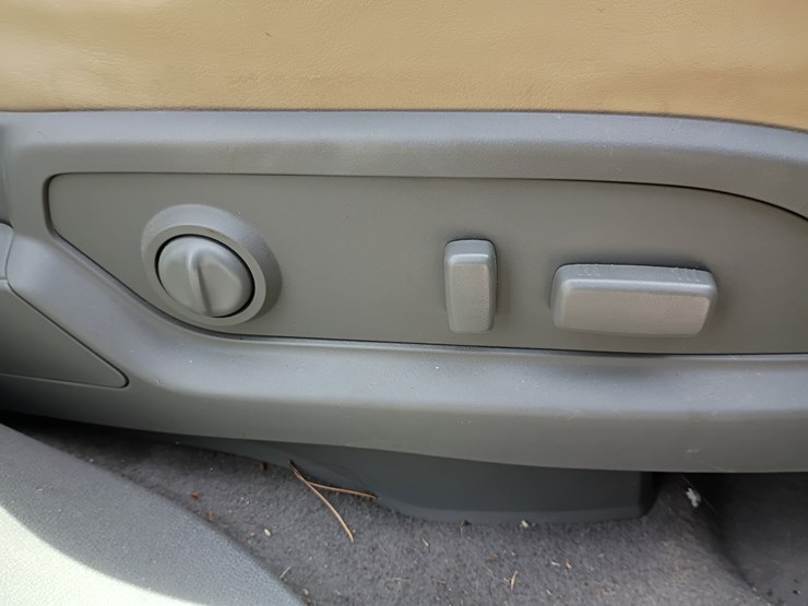 2011-chevrolet-traverse-image-35