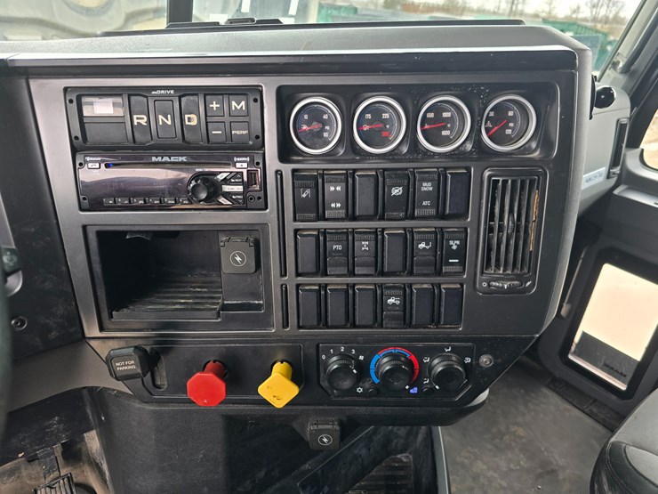 #22610-•-2019-mack-anthem-sleeper-truck-image-48