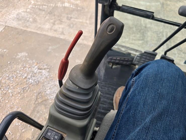 2014-deere-160g-lc-image-83