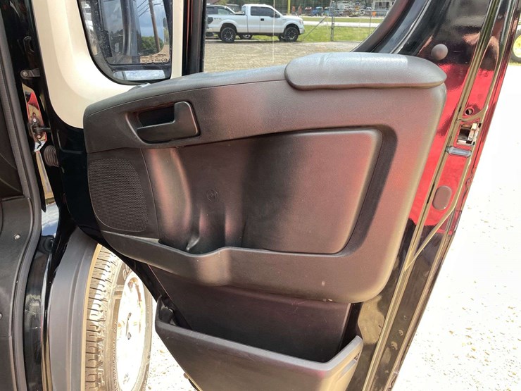 2015-ram-promaster-1500-image-18