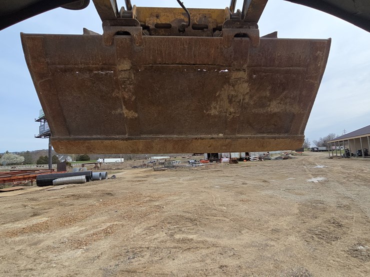 2013-deere-329d-image-43